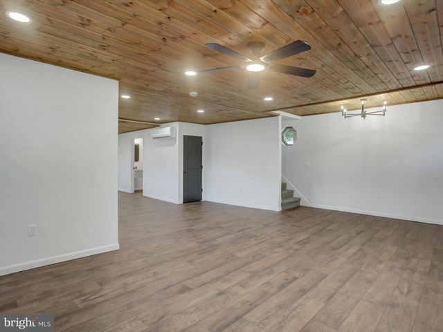 16 E MAIN ST, Newburg, PA 17240