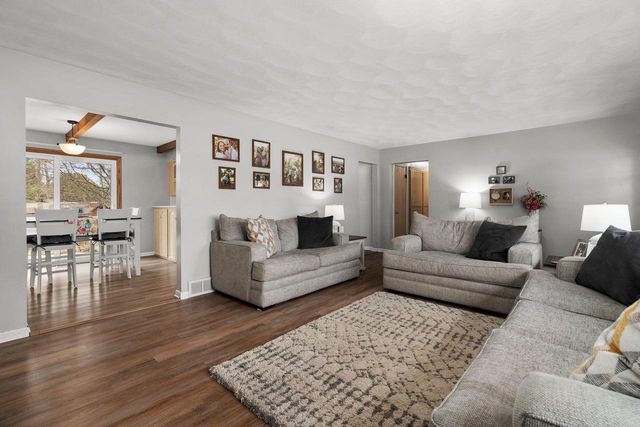 18 Brakefield Drive, Janesville, WI 53546