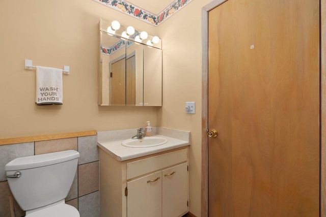 18 Brakefield Drive, Janesville, WI 53546