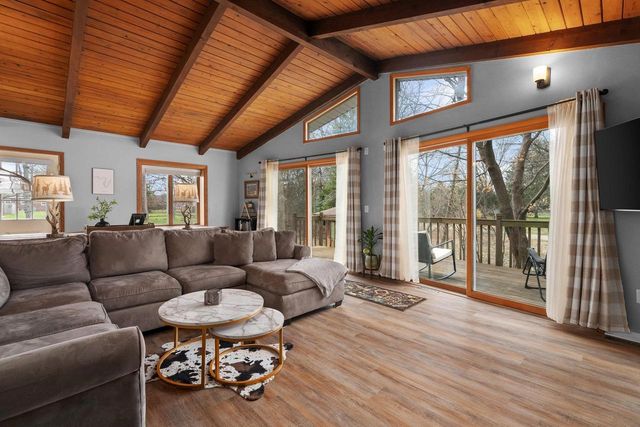 18 Brakefield Drive, Janesville, WI 53546