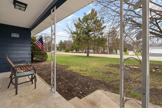 18 Brakefield Drive, Janesville, WI 53546