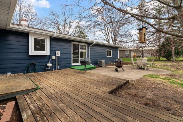 18 Brakefield Drive, Janesville, WI 53546