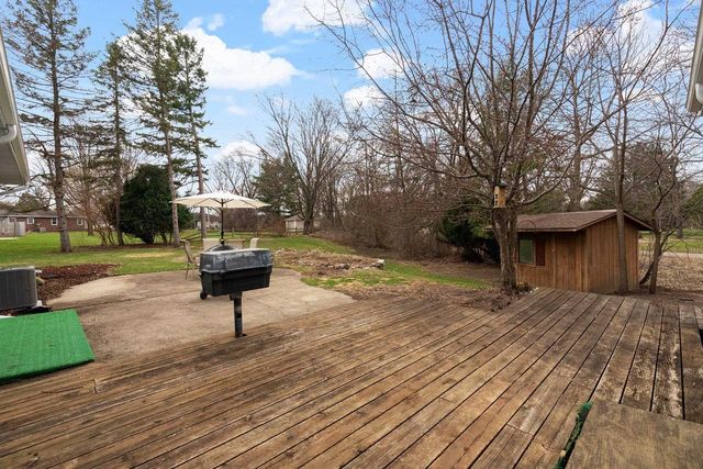 18 Brakefield Drive, Janesville, WI 53546