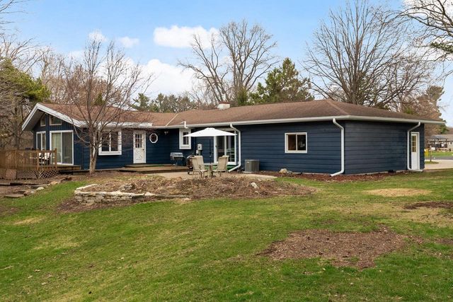 18 Brakefield Drive, Janesville, WI 53546