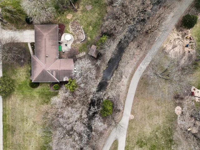 18 Brakefield Drive, Janesville, WI 53546
