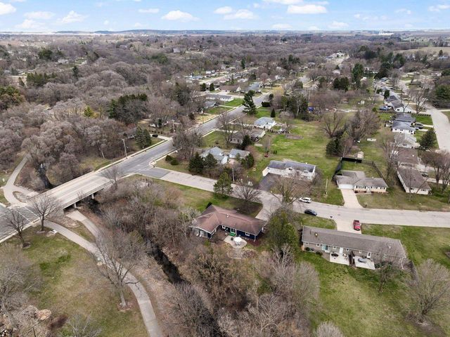 18 Brakefield Drive, Janesville, WI 53546