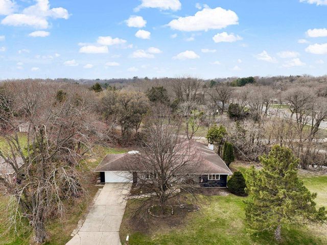 18 Brakefield Drive, Janesville, WI 53546