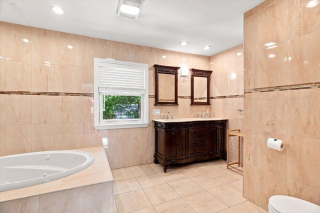 35 Swift Rd, Framingham, MA 01702