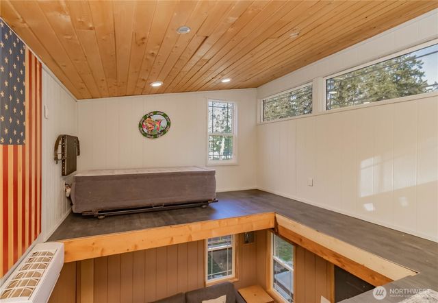 826 E Herron Blvd NW, Lakebay, WA 98349