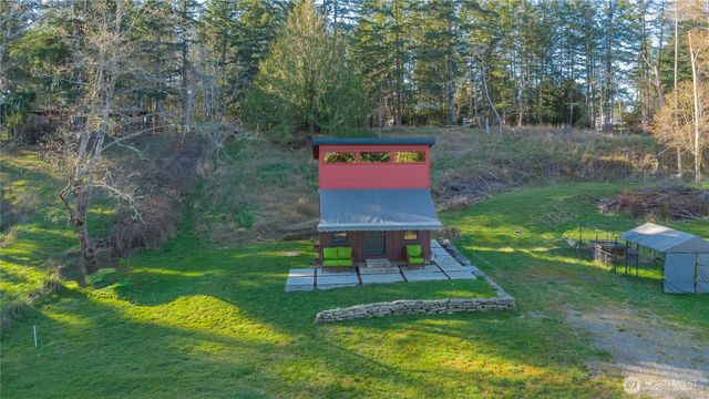 826 E Herron Blvd NW, Lakebay, WA 98349