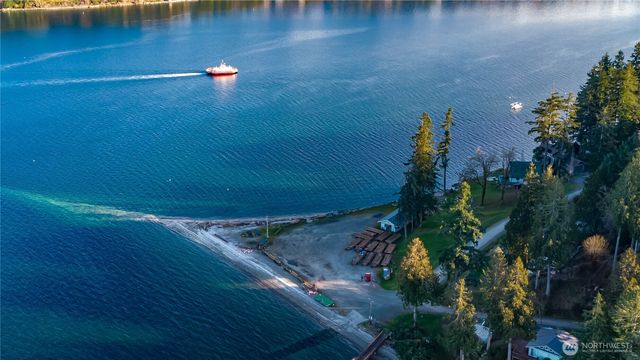 826 E Herron Blvd NW, Lakebay, WA 98349