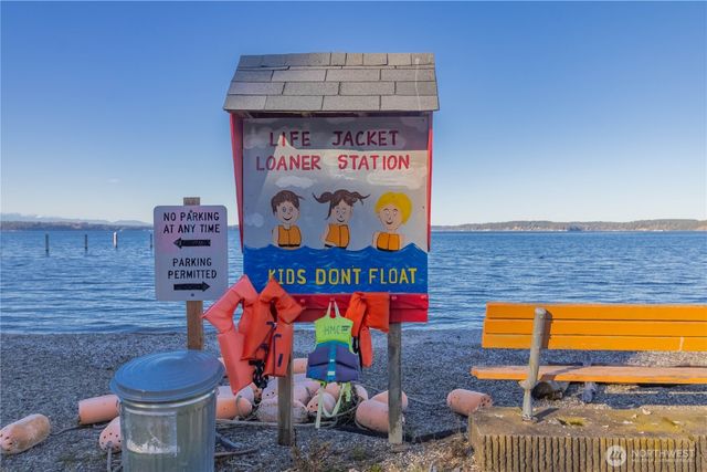 826 E Herron Blvd NW, Lakebay, WA 98349