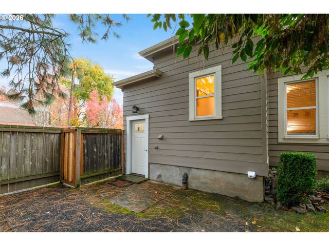 1802 Se MORRISON St 1, Portland, OR 97214