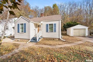 511 WAVERLY Road, Davenport, IA 52804