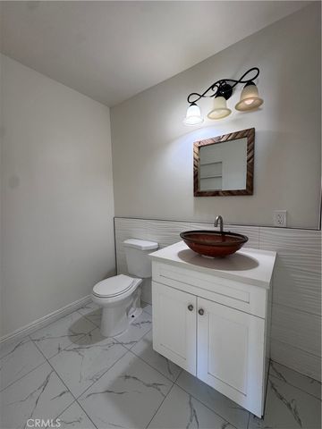 875 W 41st Drive, Los Angeles, CA 90037