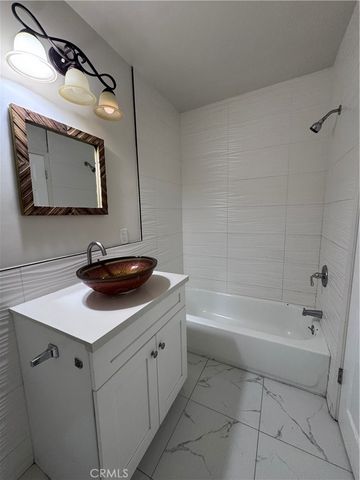 875 W 41st Drive, Los Angeles, CA 90037