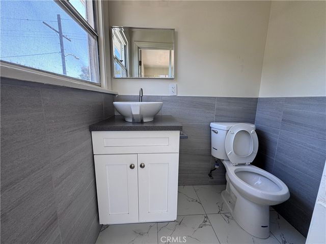 875 W 41st Drive, Los Angeles, CA 90037