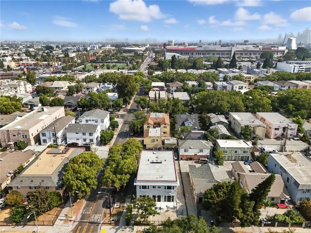 875 W 41st Drive, Los Angeles, CA 90037