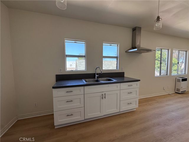875 W 41st Drive, Los Angeles, CA 90037