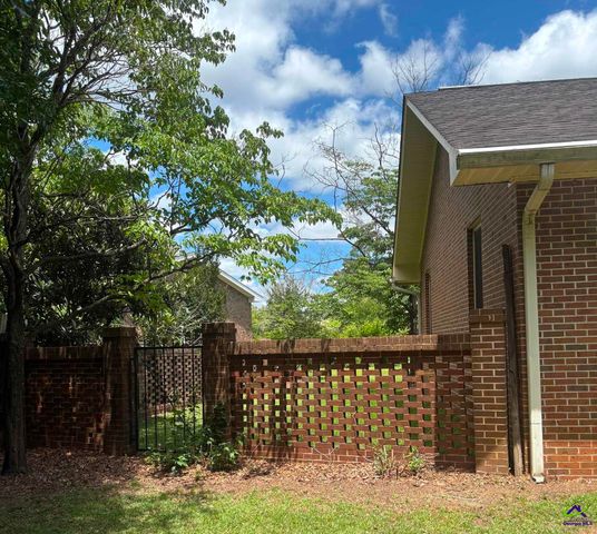 1010 S Ridge Circle, Perry, GA 31069