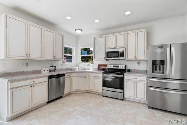 2088 Maryland Oaks Circle, Maryland Heights, MO 63146