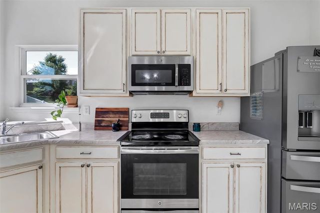 2088 Maryland Oaks Circle, Maryland Heights, MO 63146