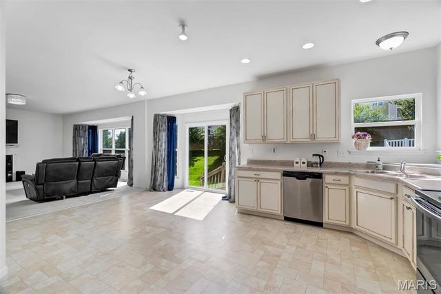 2088 Maryland Oaks Circle, Maryland Heights, MO 63146