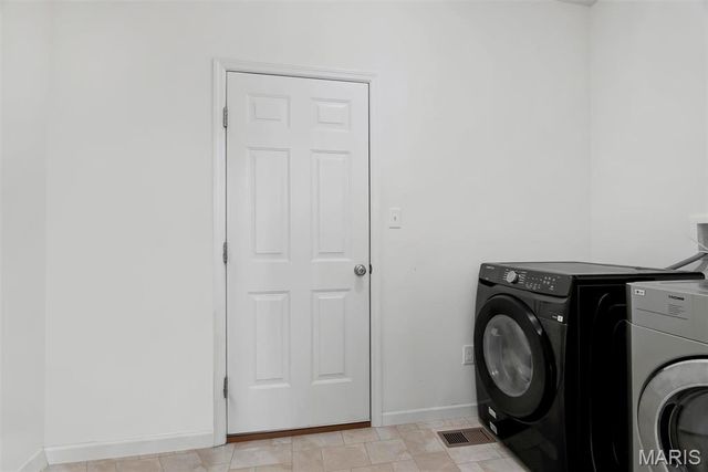 2088 Maryland Oaks Circle, Maryland Heights, MO 63146