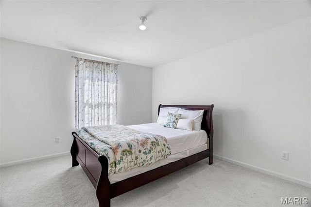 2088 Maryland Oaks Circle, Maryland Heights, MO 63146