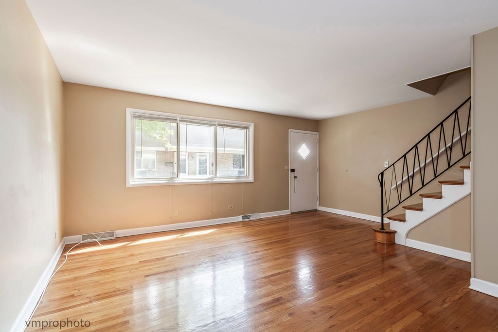 606 S Milwaukee Avenue B, Libertyville, IL 60048 — photo 2