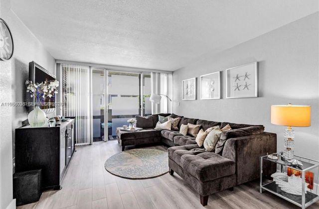 830 NW 87t ave 303, Miami, FL 33172