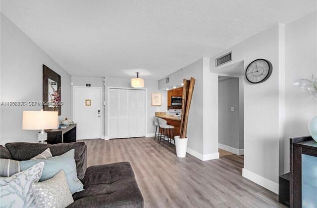 830 NW 87t ave 303, Miami, FL 33172