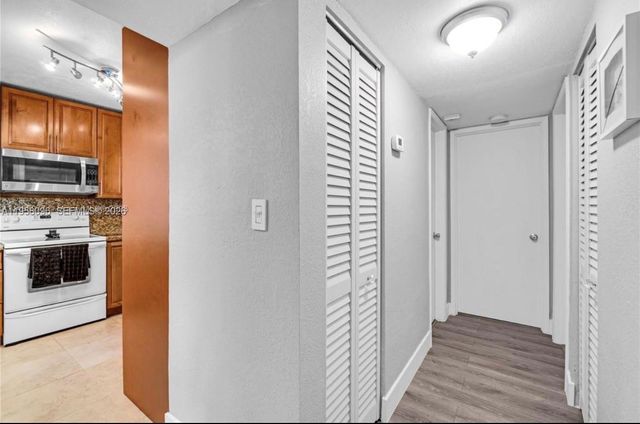 830 NW 87t ave 303, Miami, FL 33172