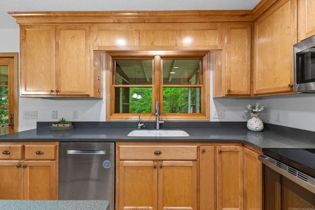 11305 Parkside Trail, Dayton, MN 55369