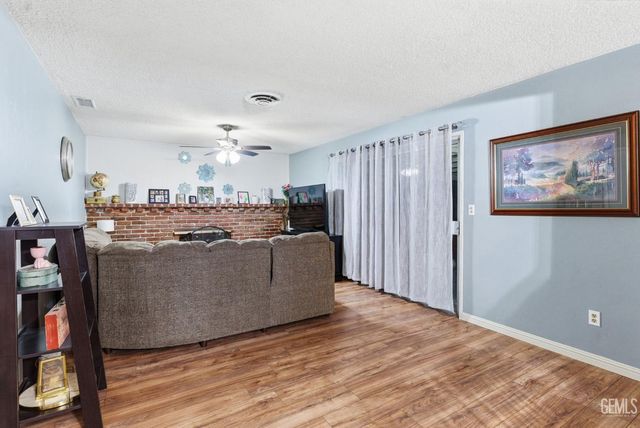 2501 Emerald Street, Bakersfield, CA 93304