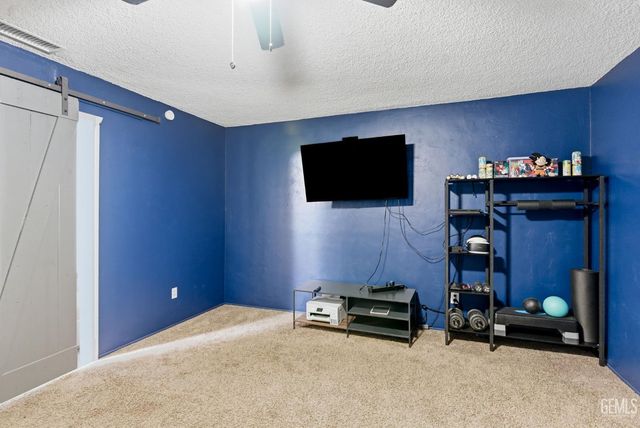 2501 Emerald Street, Bakersfield, CA 93304