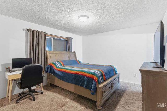 2501 Emerald Street, Bakersfield, CA 93304