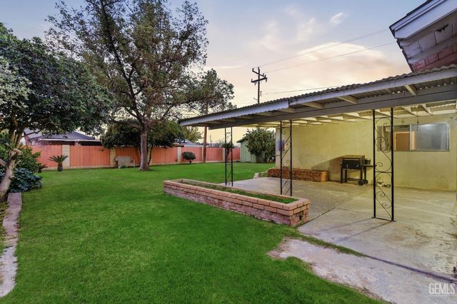 2501 Emerald Street, Bakersfield, CA 93304