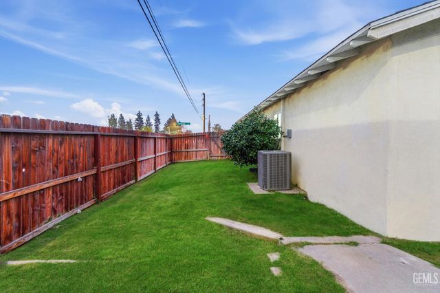 2501 Emerald Street, Bakersfield, CA 93304