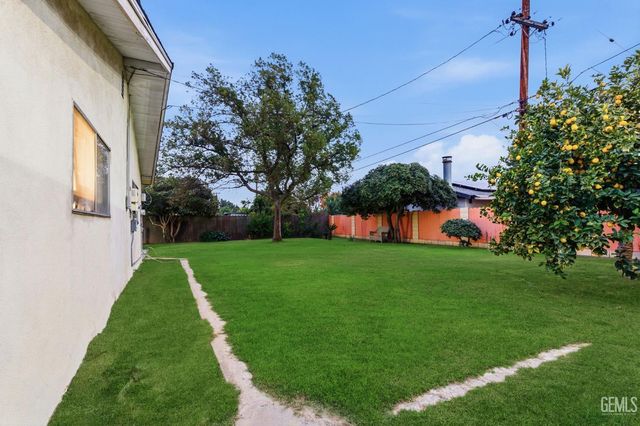 2501 Emerald Street, Bakersfield, CA 93304