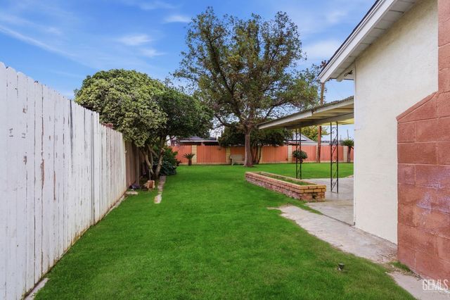 2501 Emerald Street, Bakersfield, CA 93304