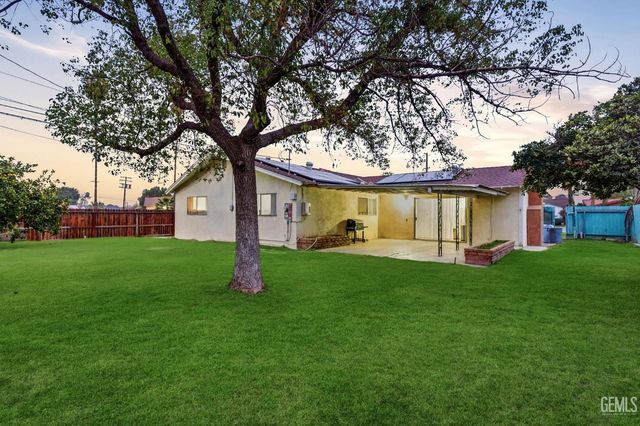 2501 Emerald Street, Bakersfield, CA 93304