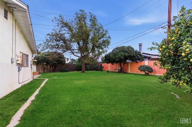 2501 Emerald Street, Bakersfield, CA 93304