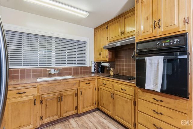 2501 Emerald Street, Bakersfield, CA 93304