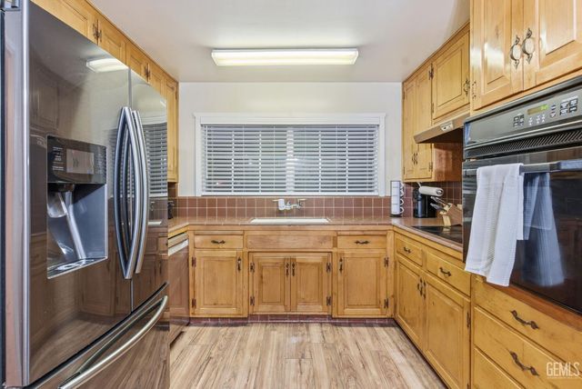 2501 Emerald Street, Bakersfield, CA 93304