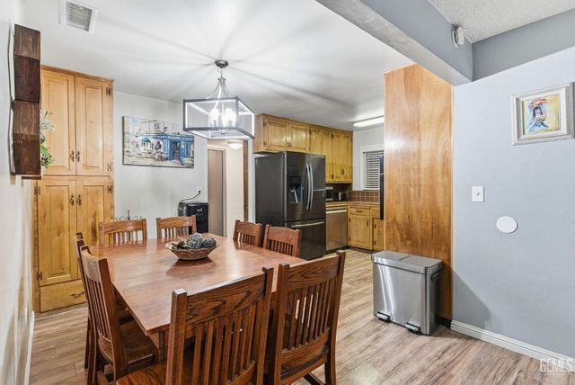 2501 Emerald Street, Bakersfield, CA 93304