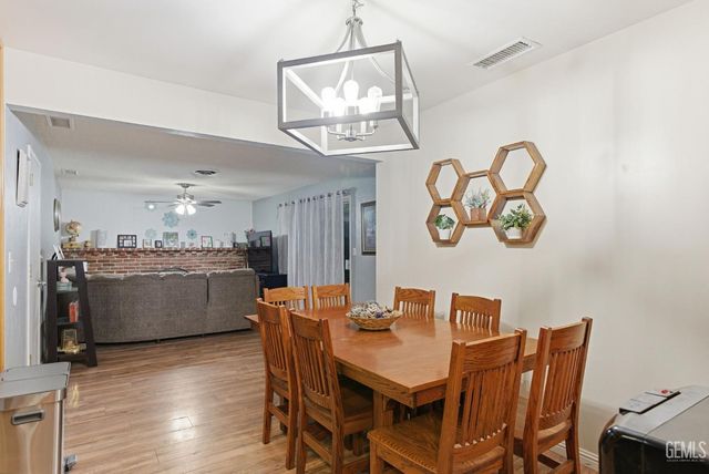 2501 Emerald Street, Bakersfield, CA 93304