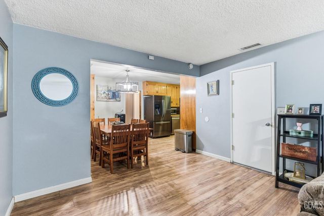 2501 Emerald Street, Bakersfield, CA 93304