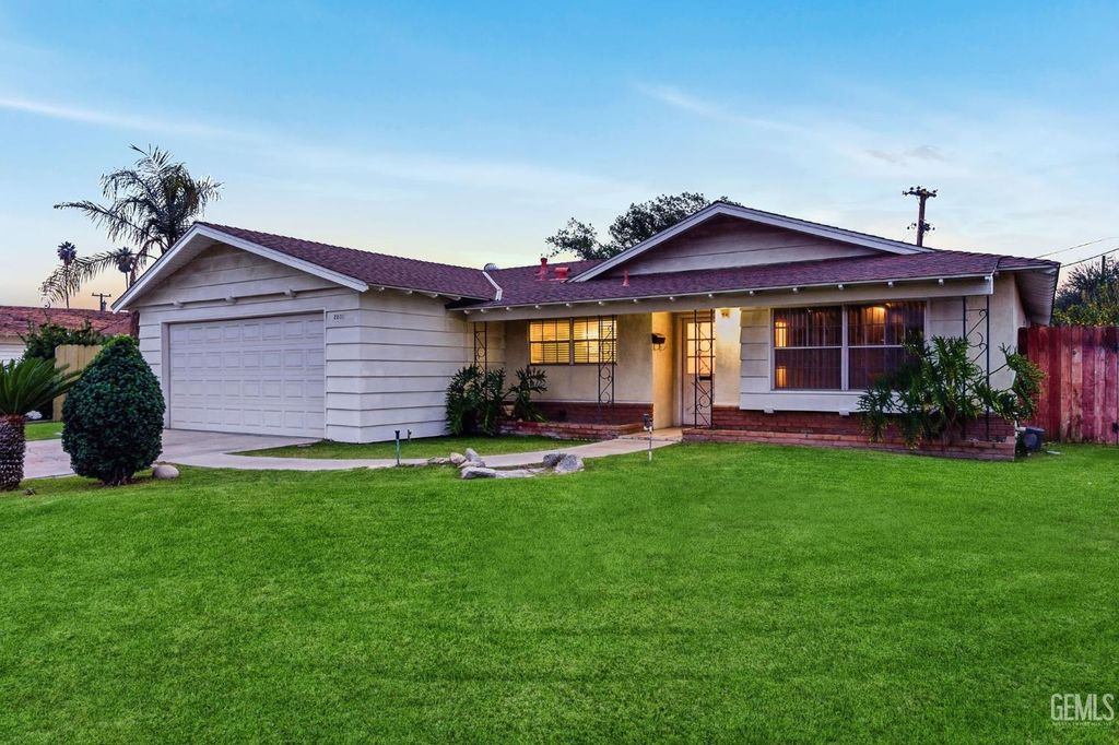 2501 Emerald Street, Bakersfield, CA 93304