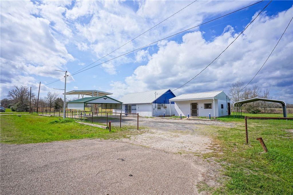 11833 Highway 90 N, Bedias, TX 77831 — exterior